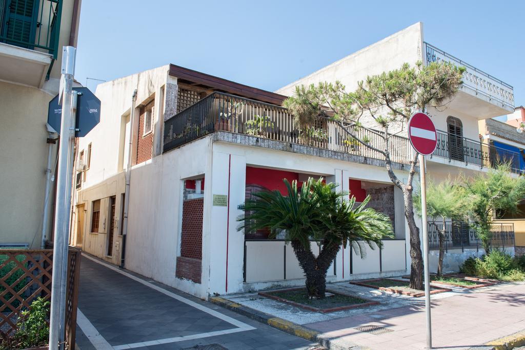 Casa Di Mare Barabba Villa Santa Teresa Di Riva Exterior foto